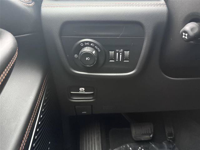 Used 2023 Jeep Grand Cherokee L Summit AWD/4WD image 9