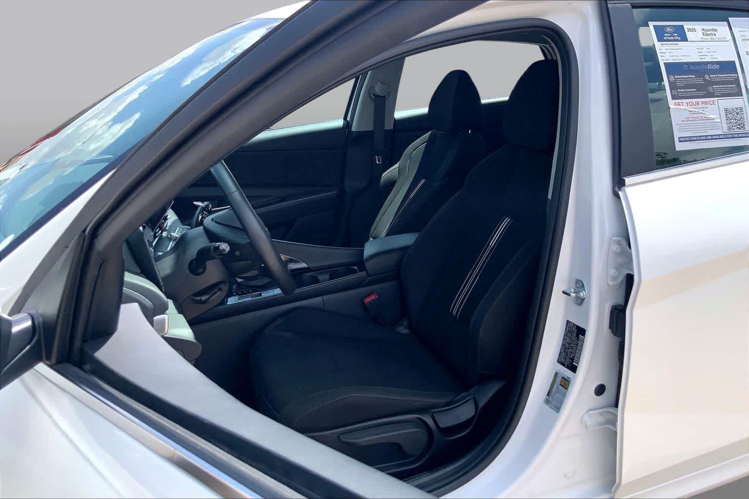Used 2025 Hyundai Elantra SEL FWD image 8
