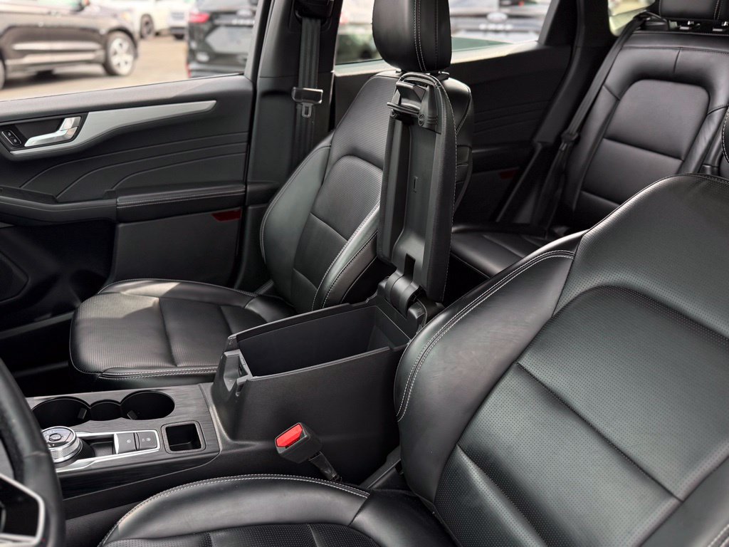 Certified 2025 Ford Escape Platinum AWD/4WD image 25