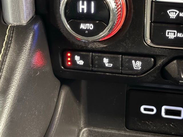 Used 2023 GMC Yukon XL SLT w/ SLT Luxury Package image 30