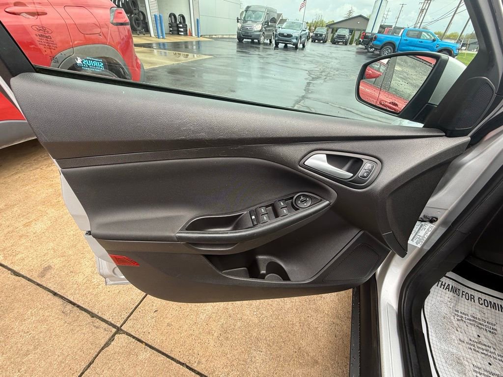 Certified 2017 Ford Focus SE FWD image 22
