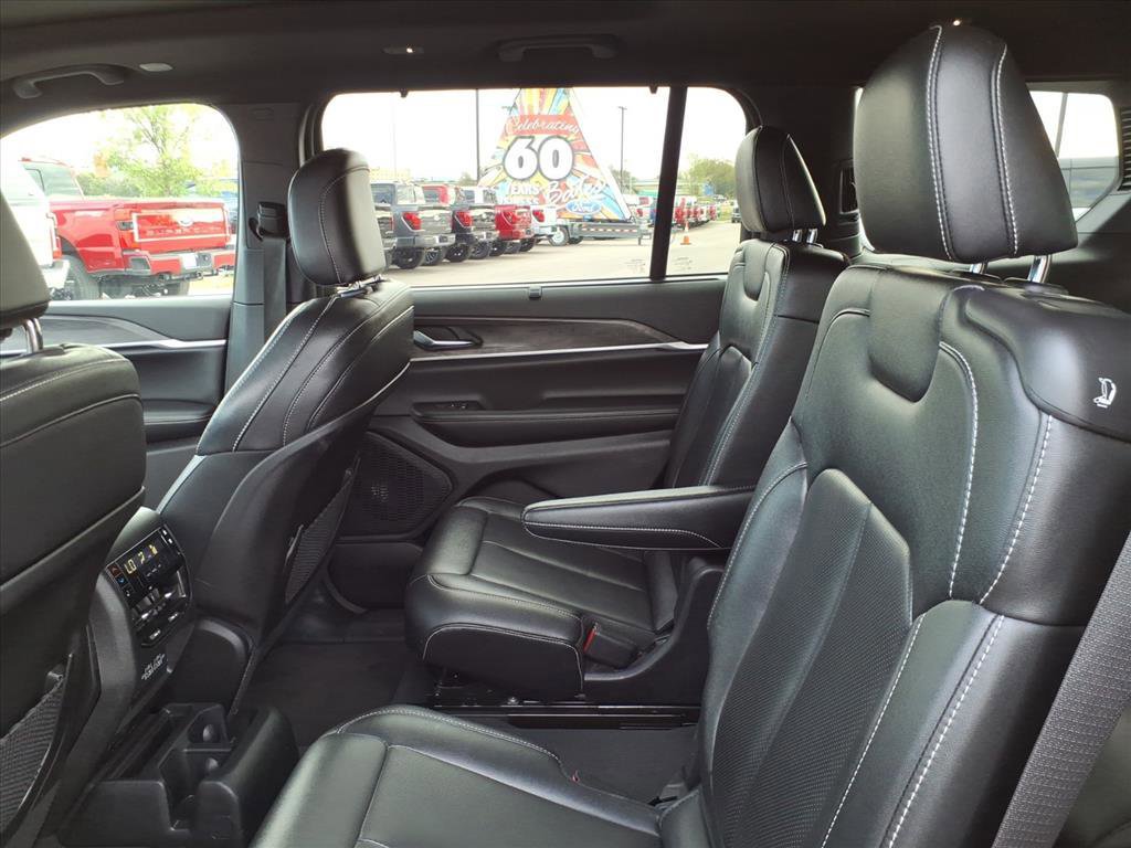 Used 2024 Jeep Grand Cherokee L Limited w/ Luxury Tech Group II image 13