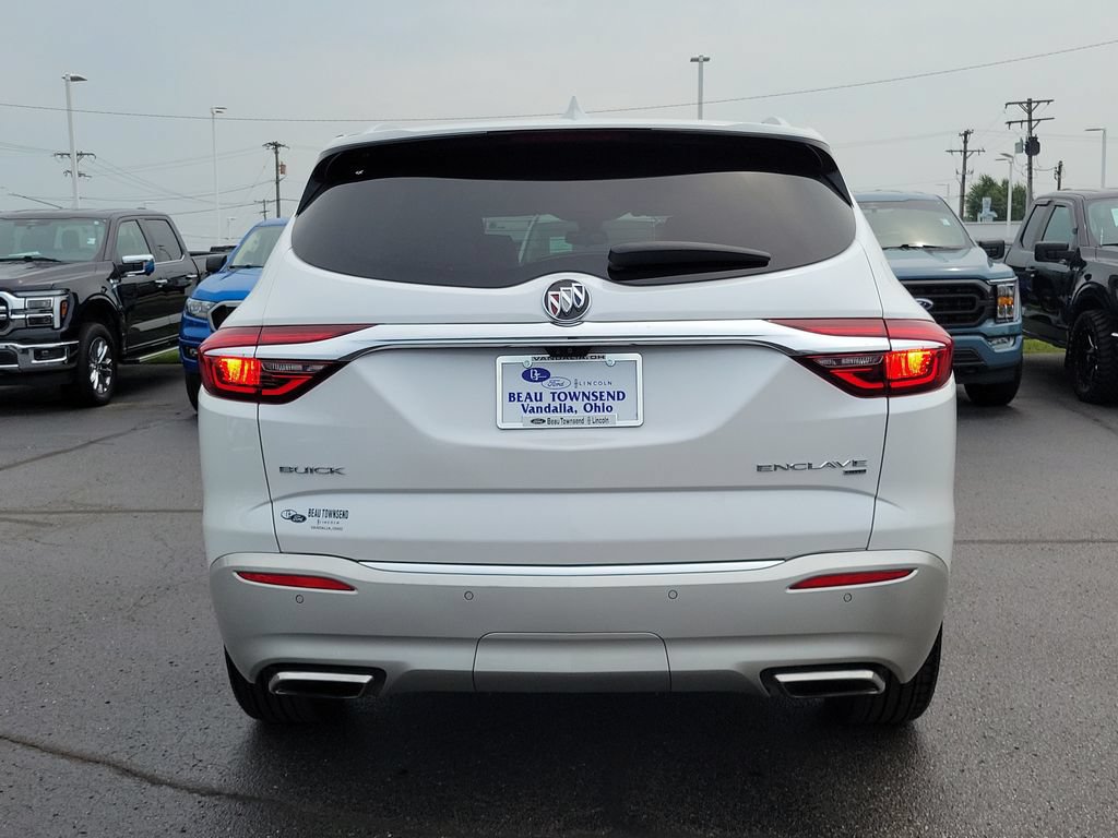 Used 2018 Buick Enclave Avenir w/ Avenir Technology Package AWD/4WD image 5