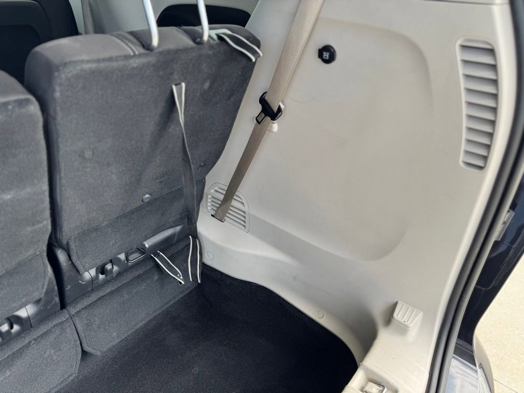 Used 2022 Chrysler Voyager LX image 40