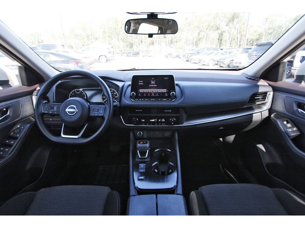 Used 2023 Nissan Rogue SV FWD image 12
