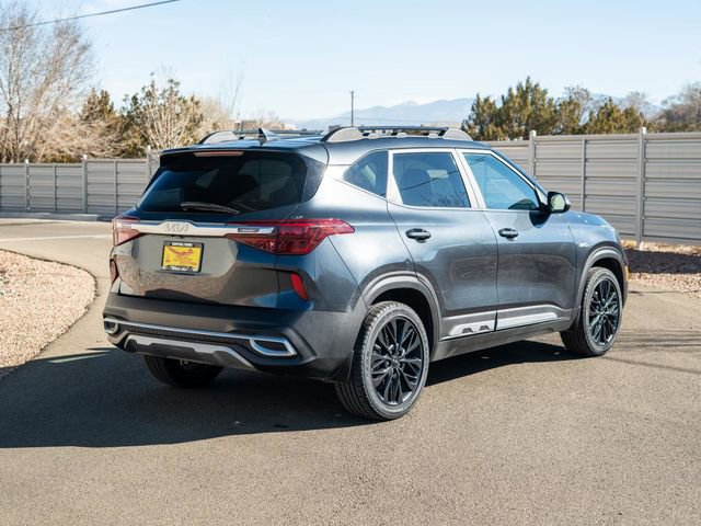 Used 2022 Kia Seltos Nightfall Edition image 4