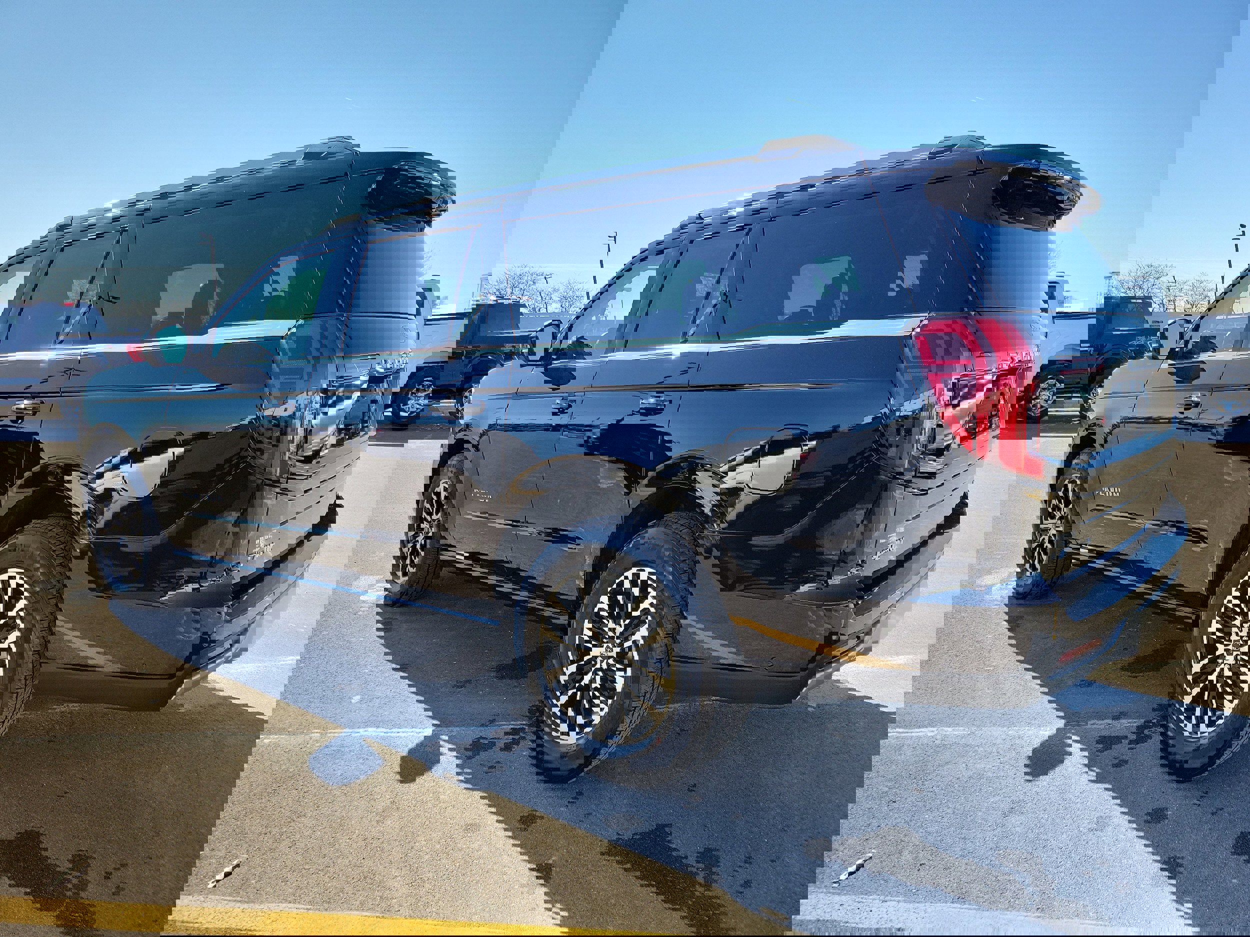 Certified 2025 Ford Expedition Max Platinum image 3