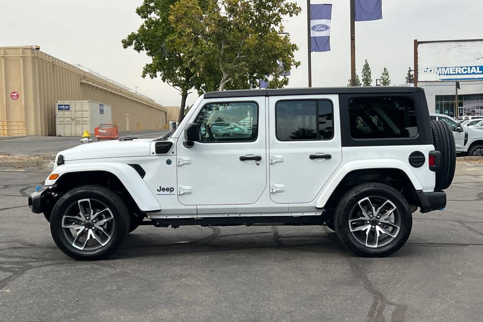 Used 2024 Jeep Wrangler Unlimited AWD/4WD image 6