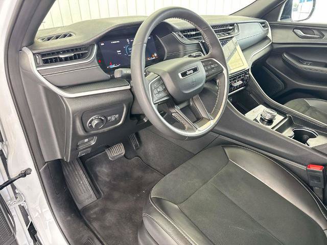 Used 2025 Jeep Grand Cherokee Altitude AWD/4WD image 22