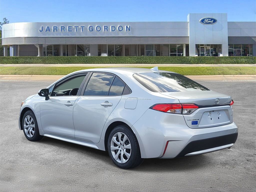 Used 2021 Toyota Corolla LE FWD image 3