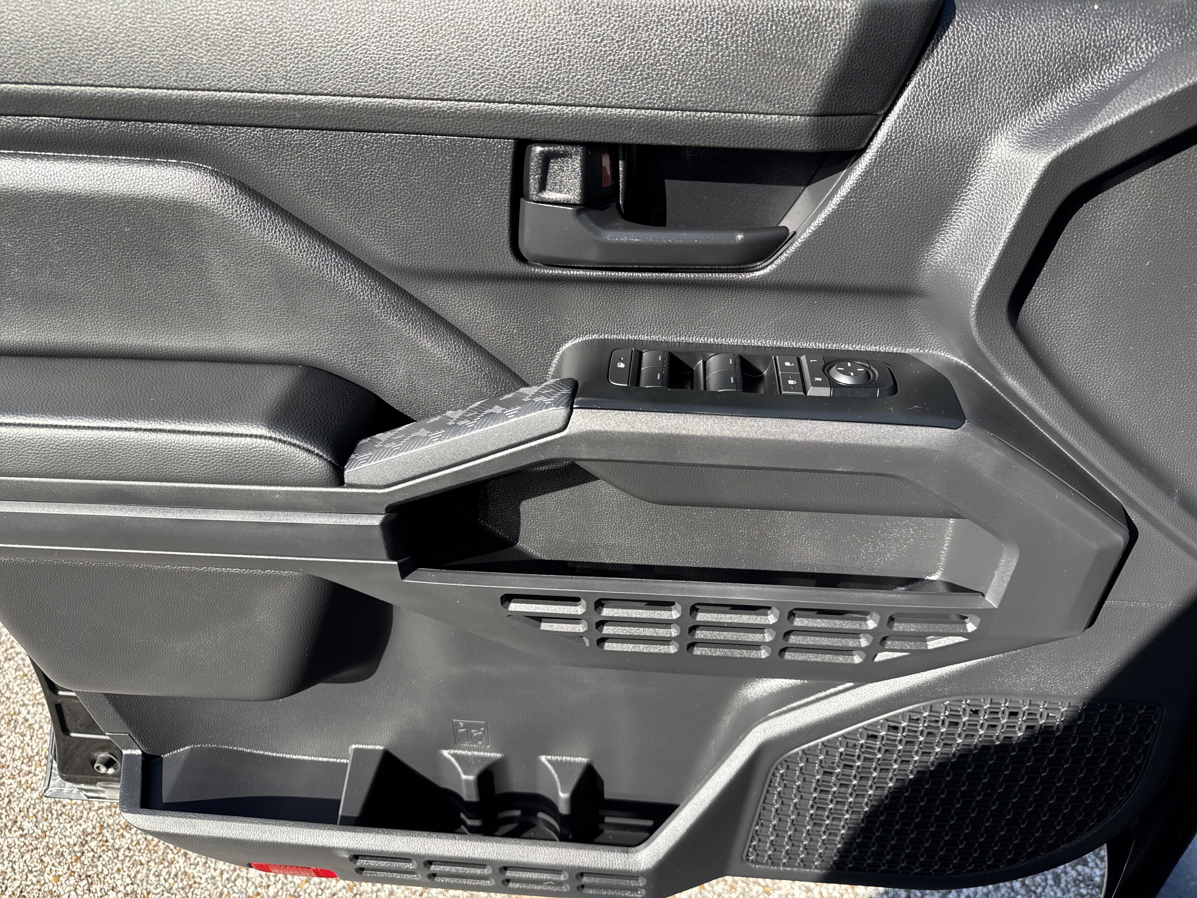 Used 2025 Toyota Tacoma SR image 16