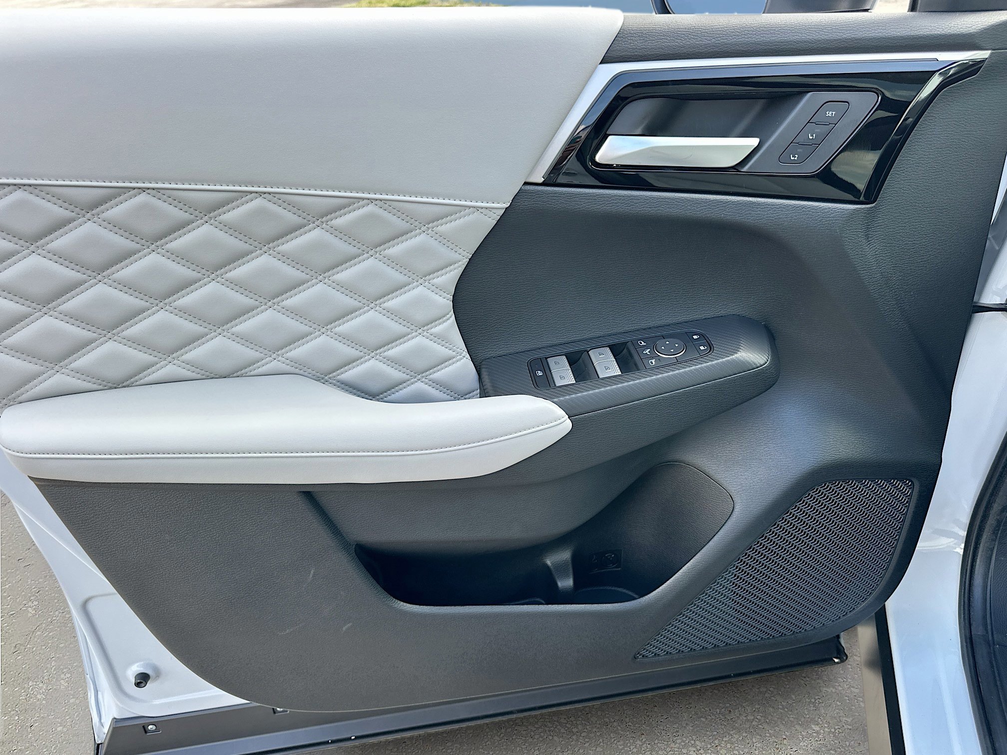 Used 2024 Mitsubishi Outlander SEL Black Edition image 35