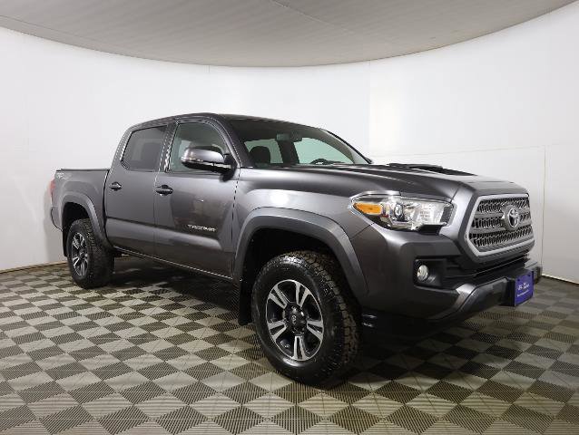 Used 2017 Toyota Tacoma TRD Sport w/ Tow Package (A/T) image 5