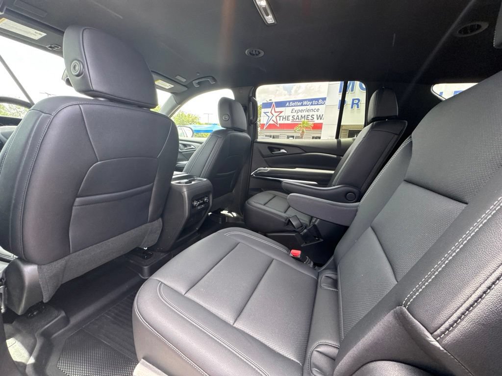 Used 2026 Chevrolet Traverse LT w/ Midnight/Sport Edition FWD image 19