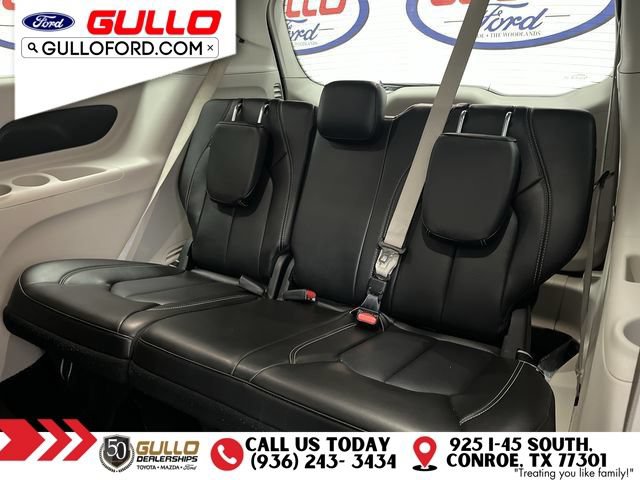 Used 2023 Chrysler Pacifica Touring-L FWD image 16