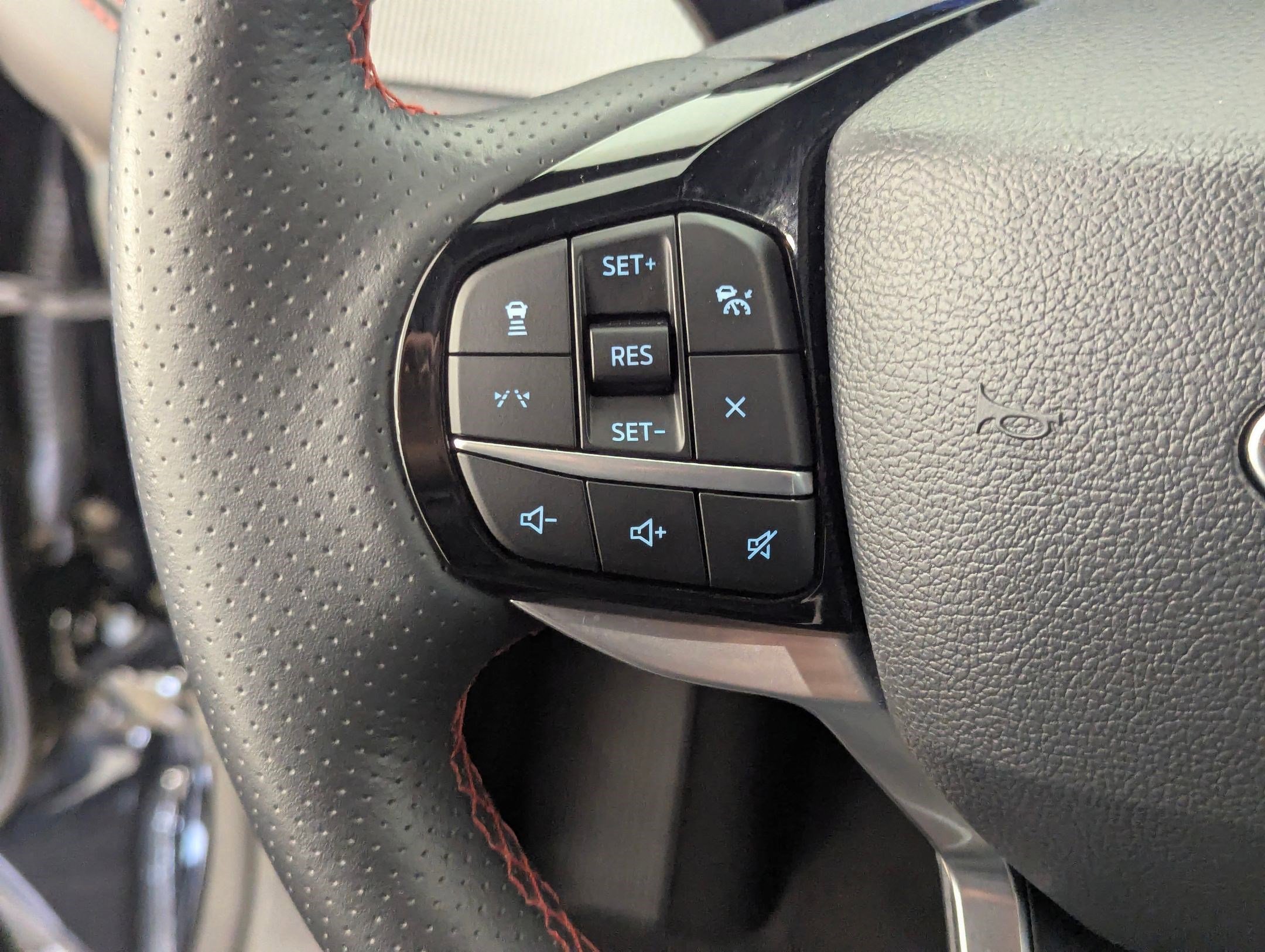 Certified 2025 Ford Explorer ST-Line w/ ST-Line Street Pack image 16