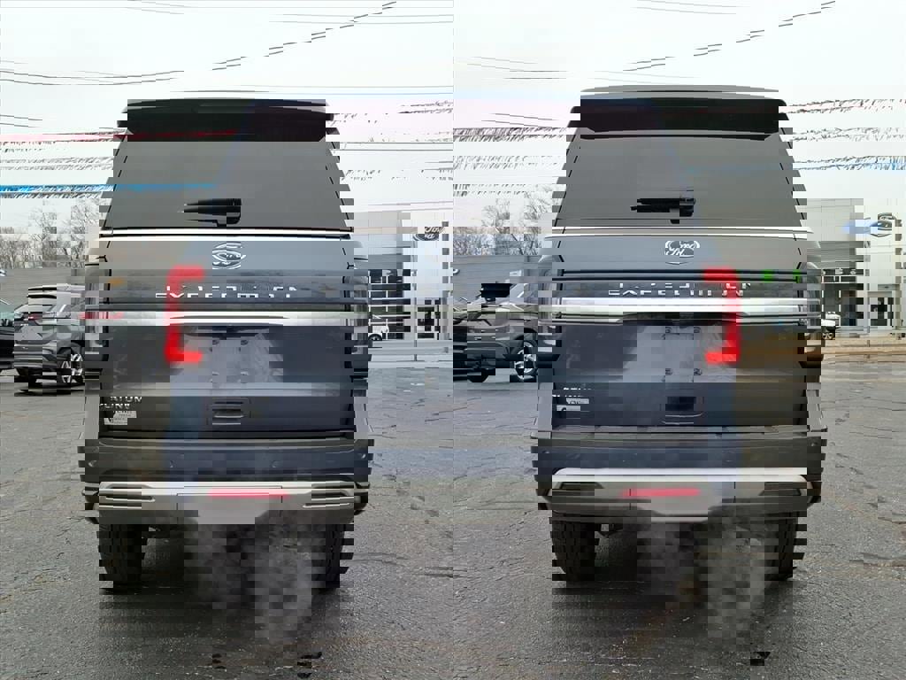 Certified 2023 Ford Expedition Platinum image 4