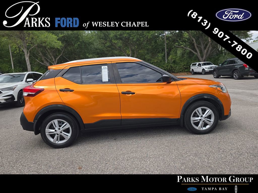 Used 2018 Nissan Kicks S w/ Exterior Electronics Package FWD image 2
