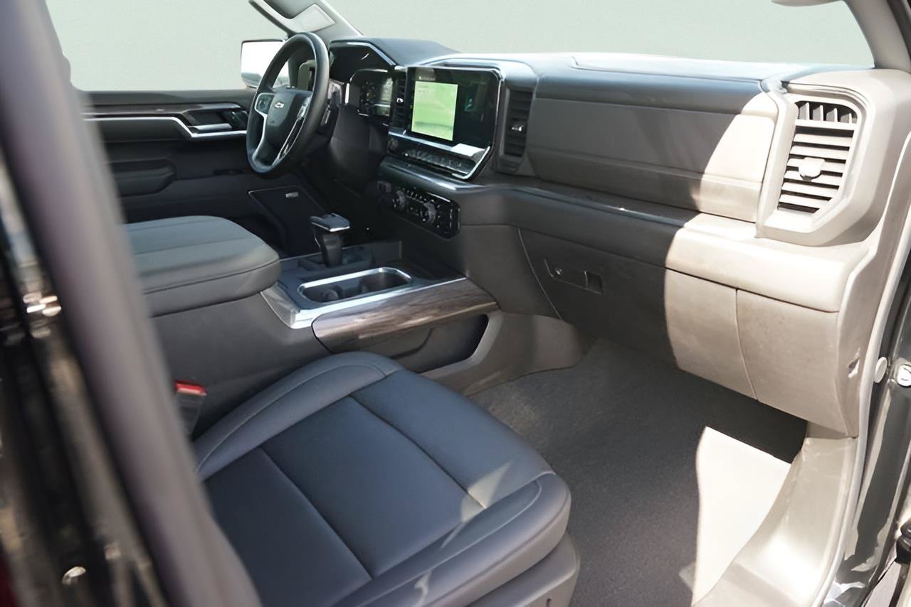 Used 2025 Chevrolet Silverado 1500 LTZ w/ LTZ Premium Texas Edition AWD/4WD image 18