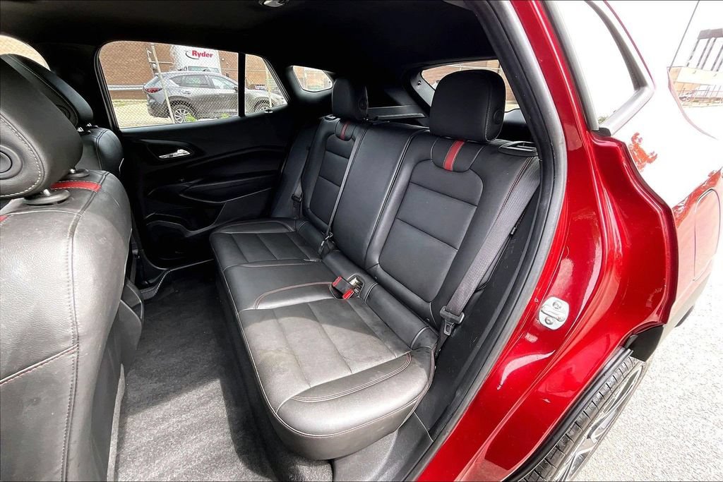 Used 2025 Chevrolet Trax RS w/ Sunroof Package FWD image 25