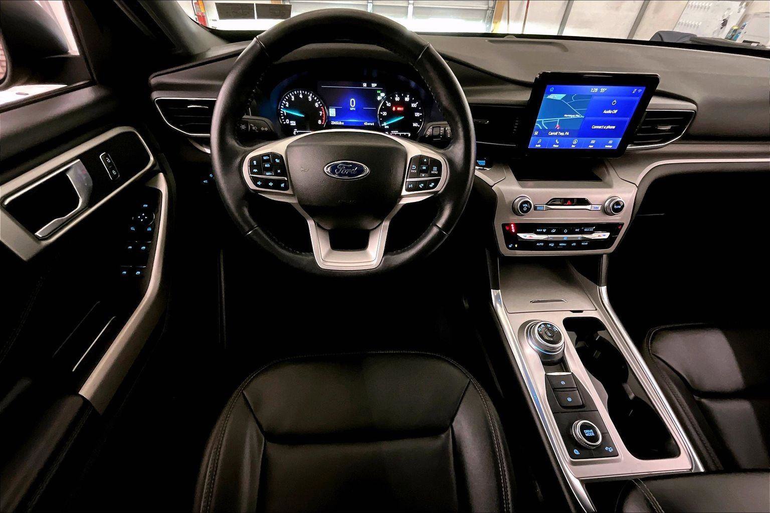 Certified 2022 Ford Explorer XLT w/ Equipment Group 202A image 5