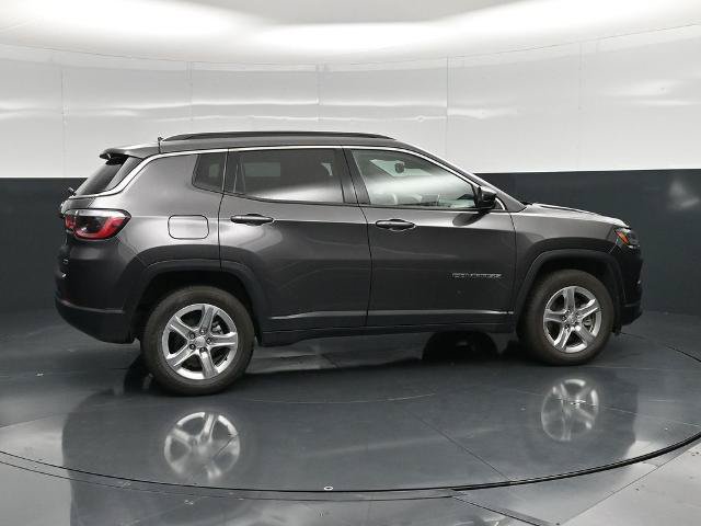 Used 2024 Jeep Compass Latitude AWD/4WD image 3