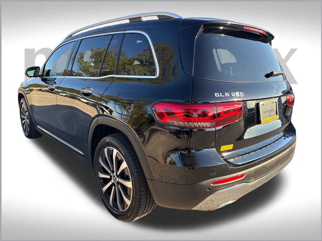 Used 2022 Mercedes-Benz GLB 250 image 2