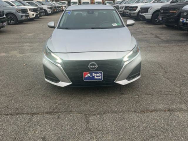 Used 2023 Nissan Altima 2.5 SV image 2