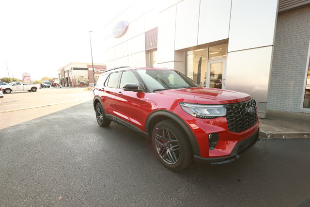 Certified 2025 Ford Explorer ST-Line w/ Premium Package AWD/4WD image 2