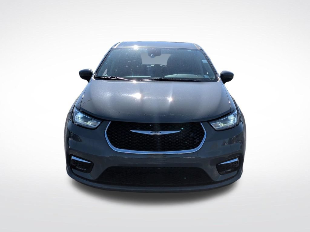 Used 2023 Chrysler Pacifica Touring-L FWD image 11