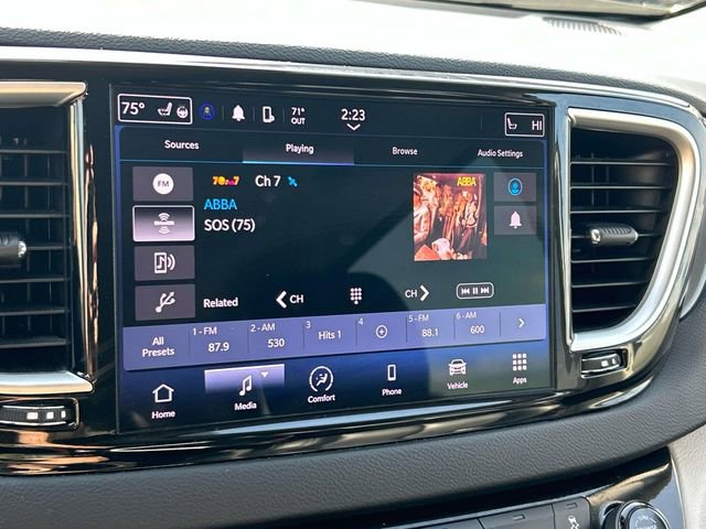 Used 2024 Chrysler Pacifica Touring-L image 33