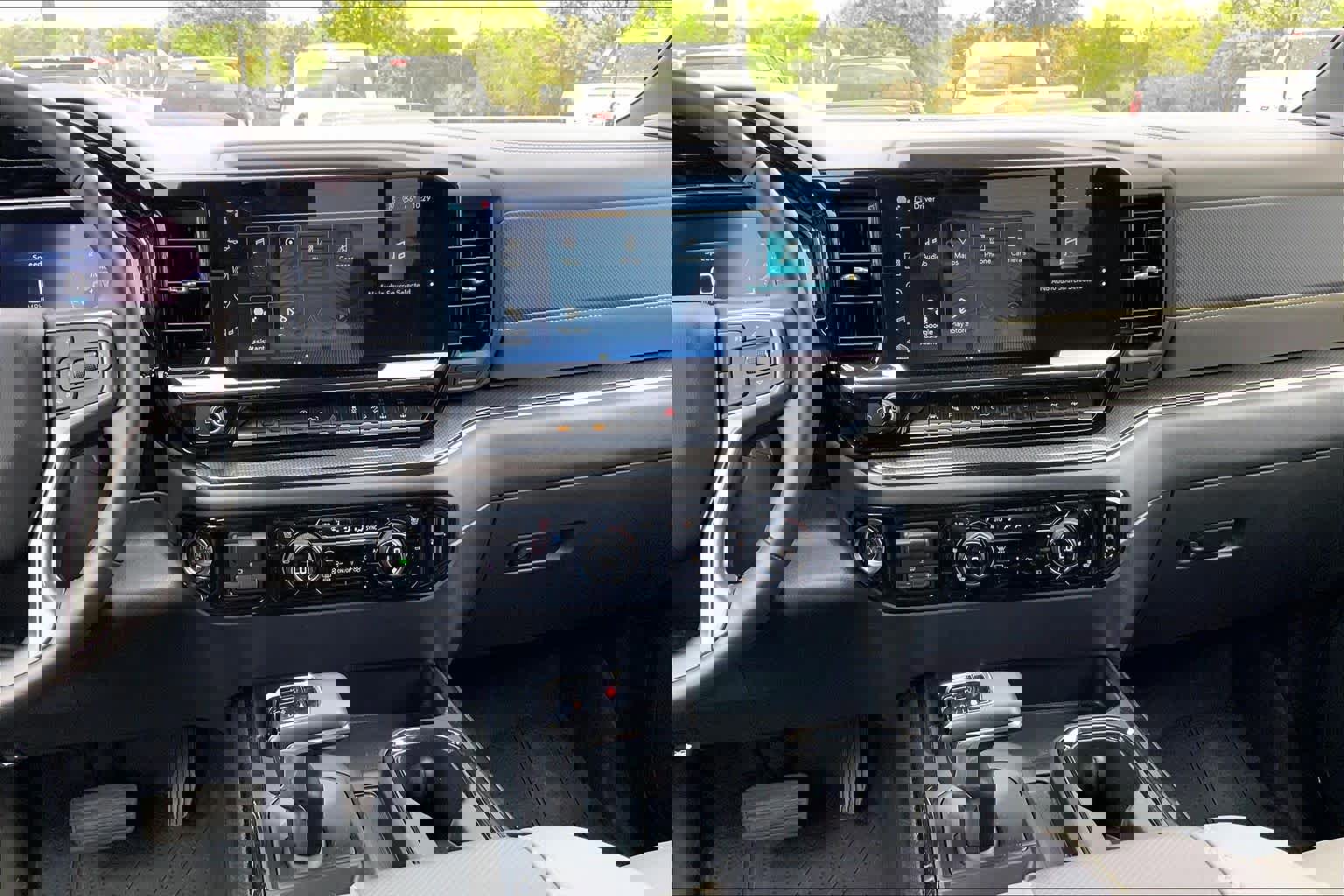 Used 2023 Chevrolet Silverado 1500 ZR2 w/ Technology Package image 9