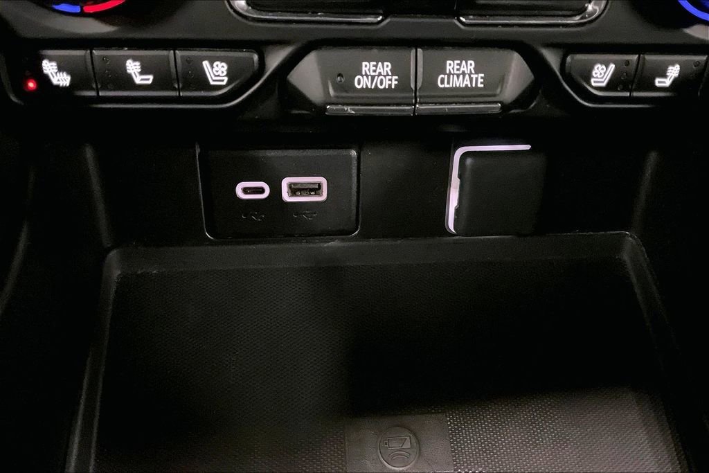 Used 2023 Chevrolet Suburban Premier image 31