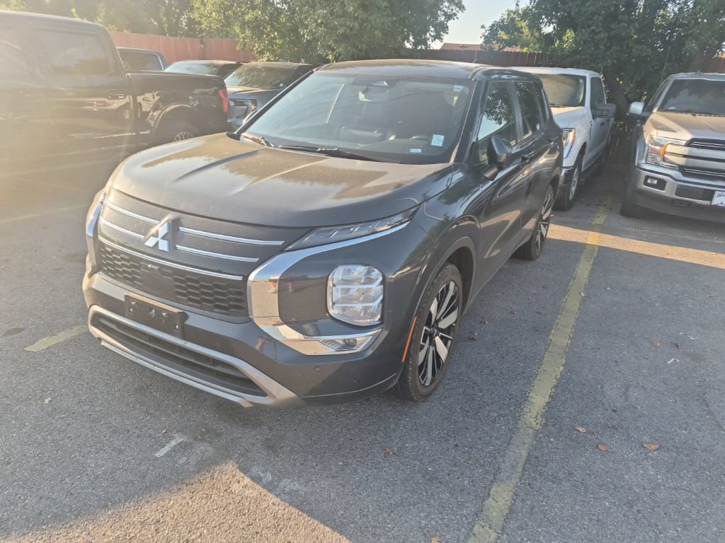 Used 2025 Mitsubishi Outlander SE FWD image 4
