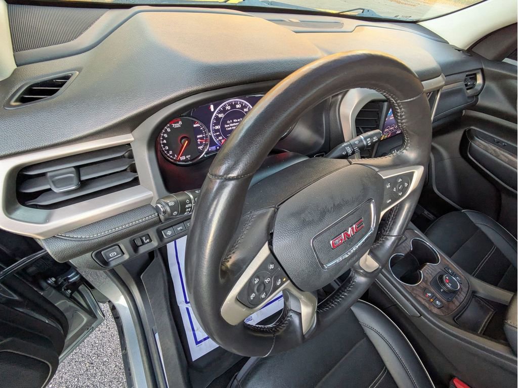 Used 2022 GMC Acadia Denali w/ Denali Technology Package image 11