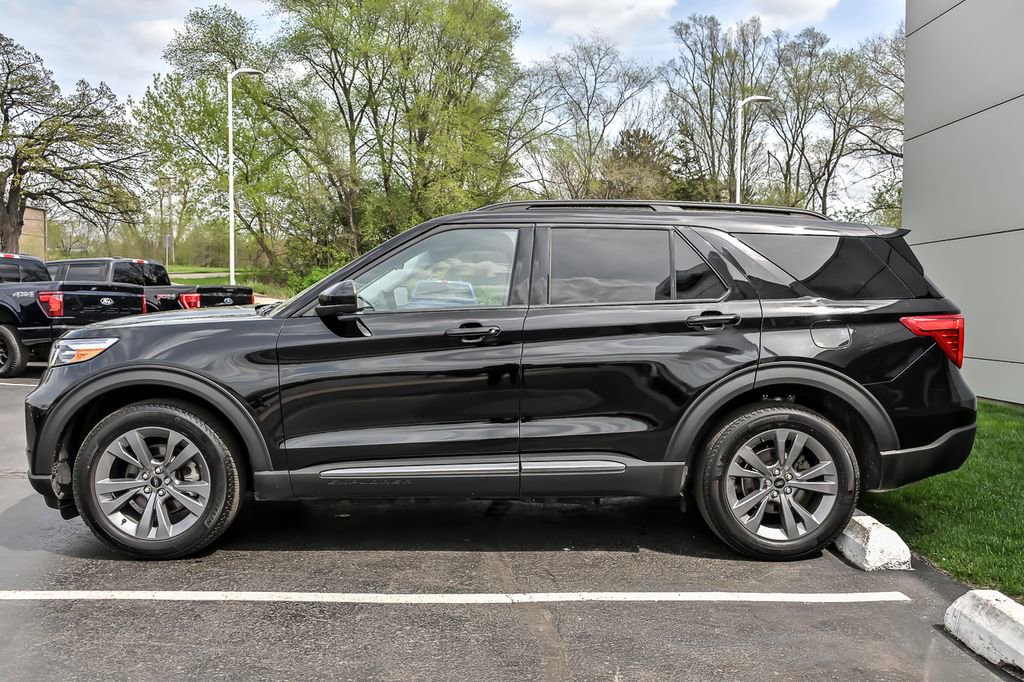 Certified 2024 Ford Explorer XLT w/ Equipment Group 202A AWD/4WD image 7