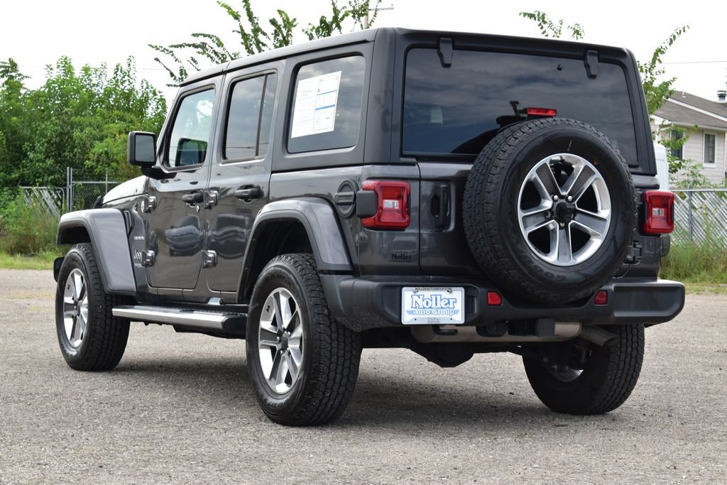 Used 2022 Jeep Wrangler Unlimited Sahara w/ LED Lighting Group AWD/4WD image 10