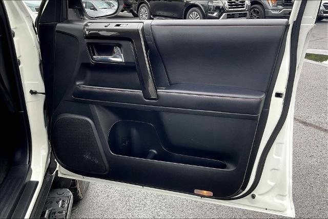 Used 2022 Toyota 4Runner TRD Off-Road AWD/4WD image 23