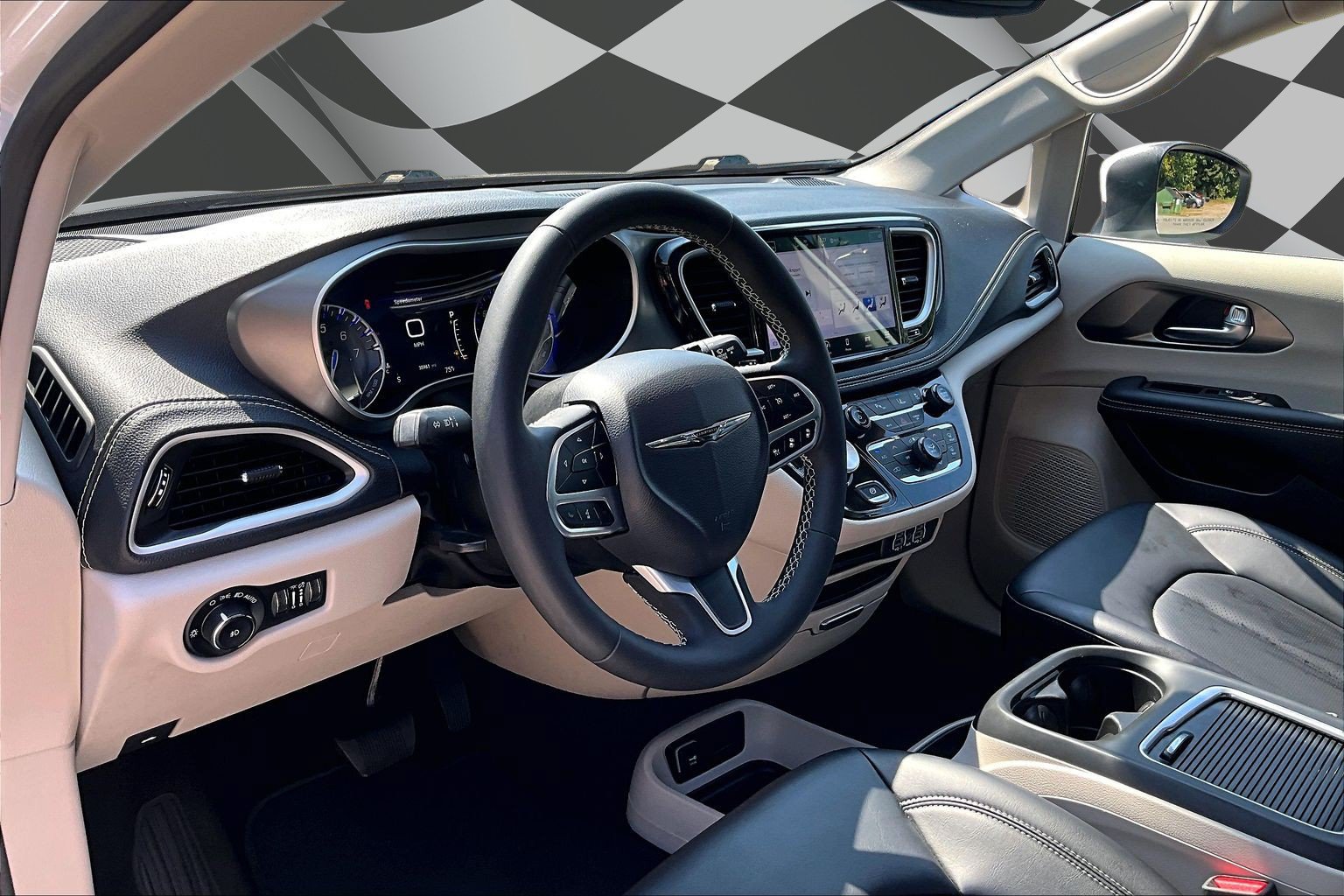 Used 2023 Chrysler Pacifica Touring-L AWD/4WD image 16