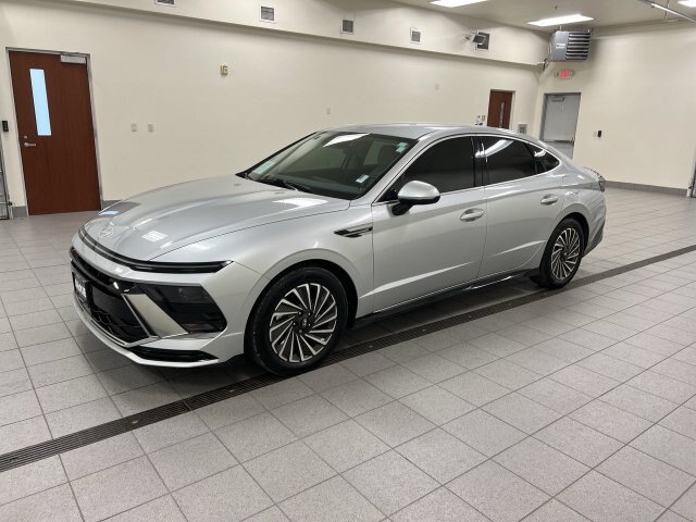 Used 2025 Hyundai Sonata SEL FWD image 4
