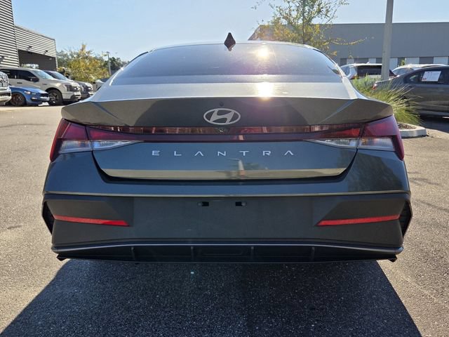 Used 2024 Hyundai Elantra SEL FWD image 7