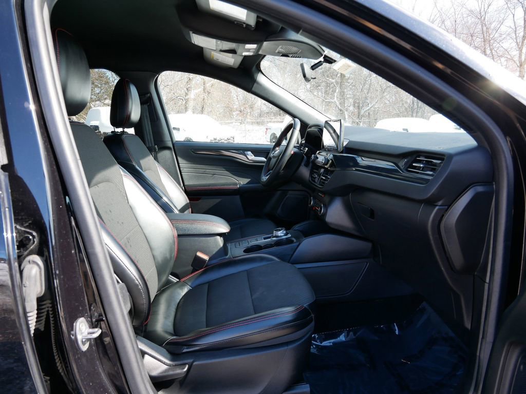 Certified 2024 Ford Escape ST-Line AWD/4WD image 8
