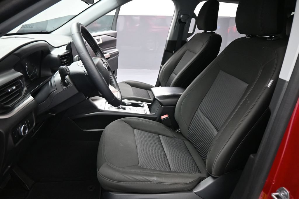 Certified 2023 Ford Explorer XLT RWD image 9