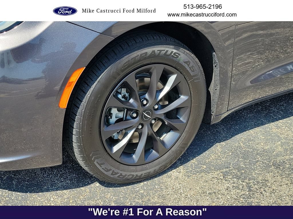 Used 2021 Chrysler Pacifica Touring-L w/ S Appearance Package FWD image 9