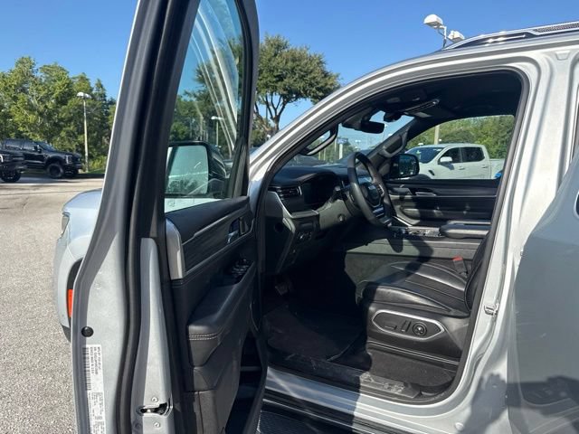 Used 2024 Jeep Wagoneer Series II w/ Flexible Seating Group RWD image 13