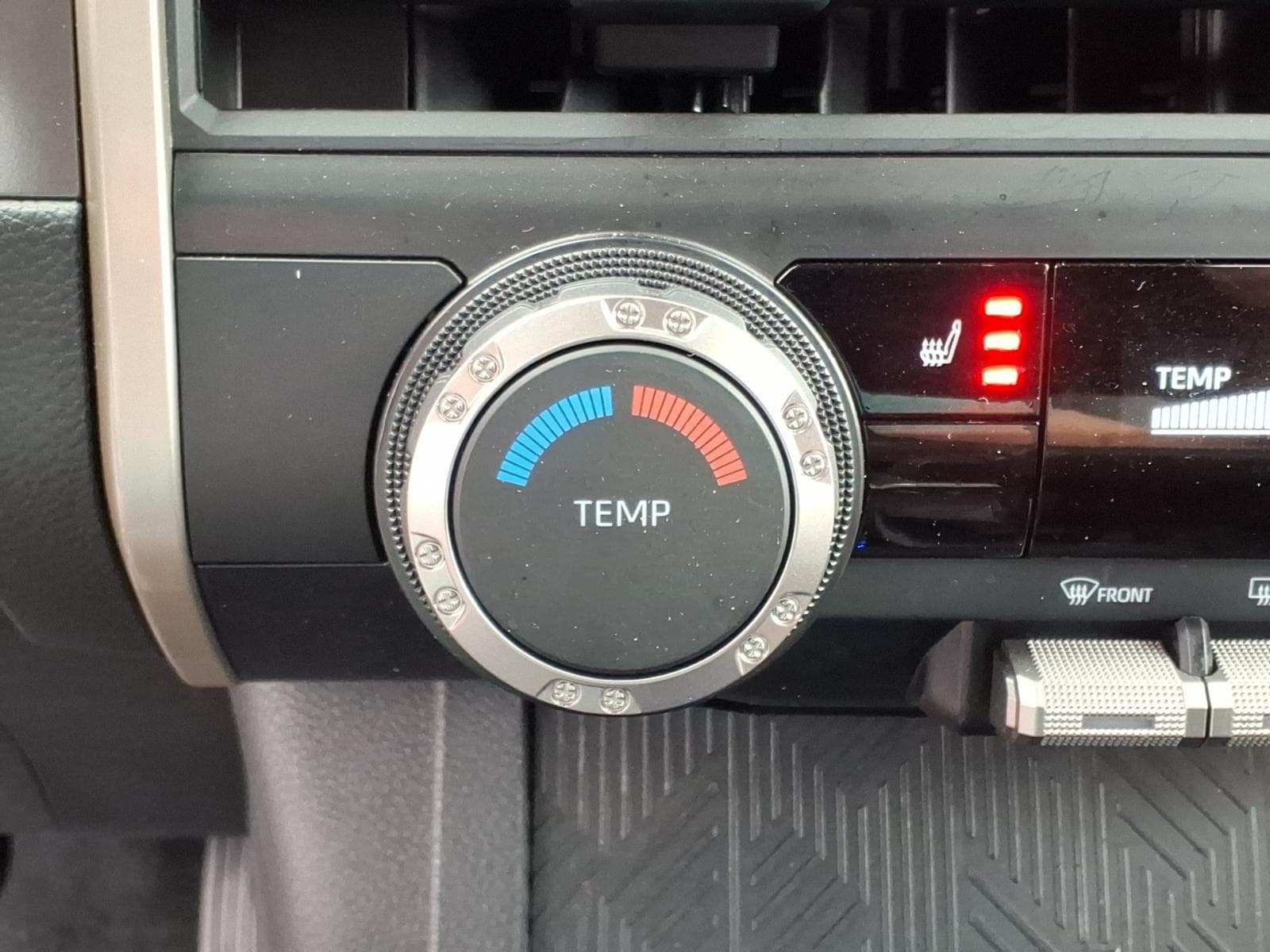 Used 2025 Toyota Tacoma SR5 AWD/4WD image 21