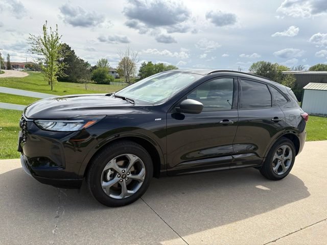 Certified 2024 Ford Escape ST-Line w/ Tech Pack #1 AWD/4WD image 1