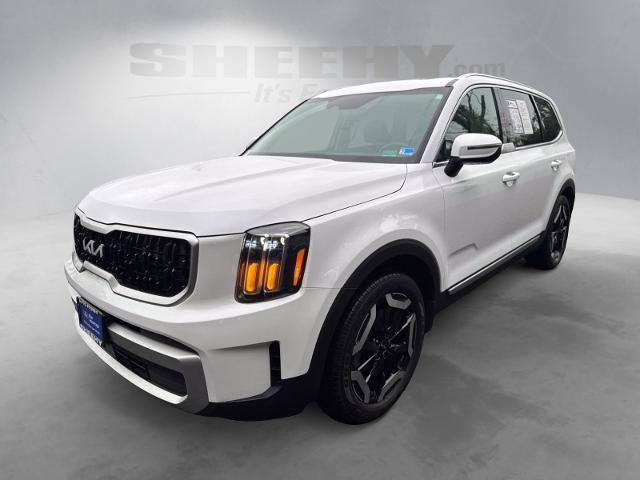 Used 2024 Kia Telluride EX w/ EX Captain's Chair Package AWD/4WD image 16