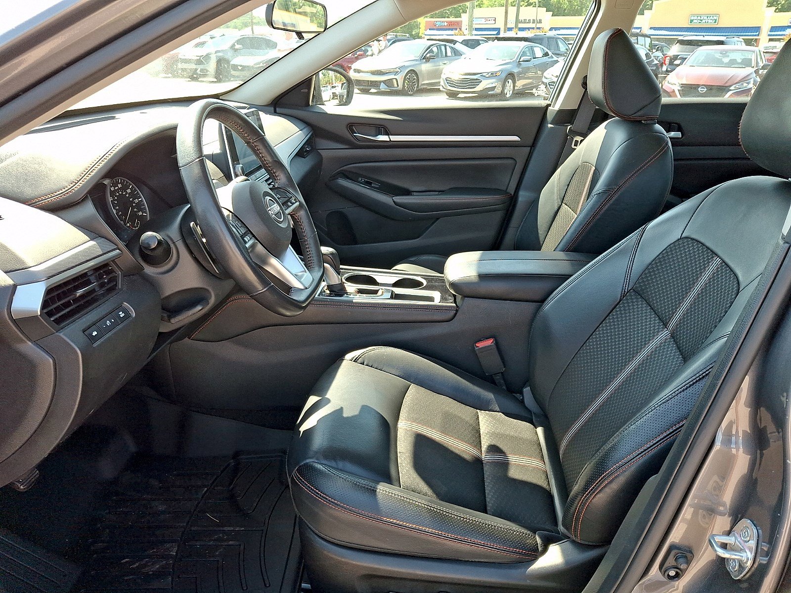 Used 2024 Nissan Altima 2.5 SR FWD image 12