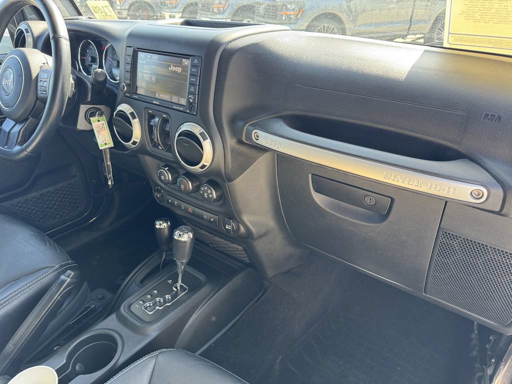 Used 2018 Jeep Wrangler Unlimited Sahara w/ Connectivity Group AWD/4WD image 7